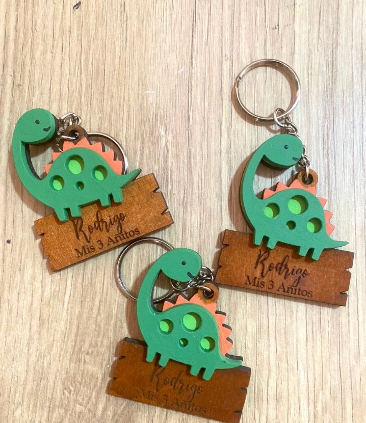 Llaveros personalizados en madera para cumpleaños - Felt Craft RD
