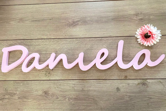 Nombres en madera personalizados para habitación de niña 