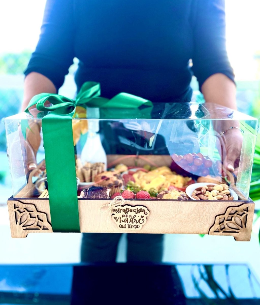 Bandeja personalizada de madera con desayuno decorativo – Feltcraft RD