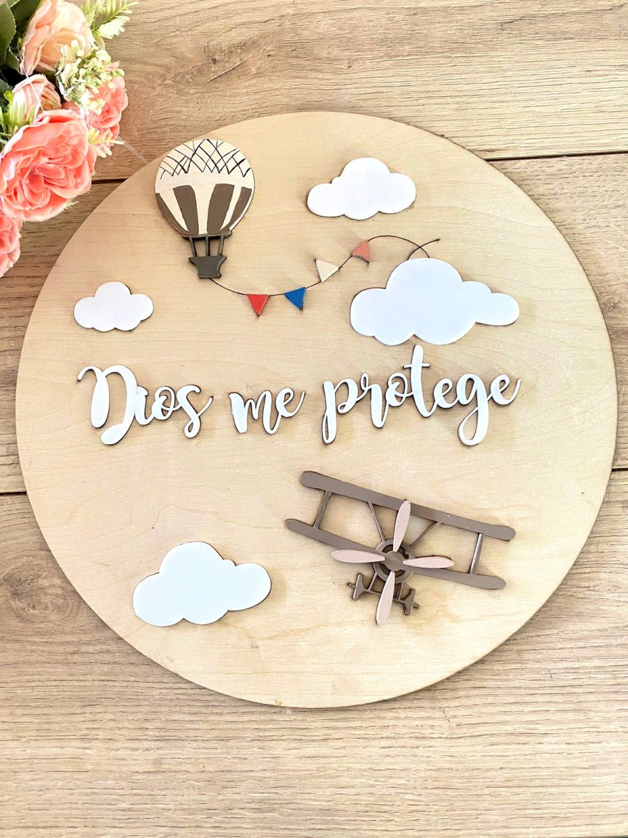 Colgante personalizado para bebé con diseño de nubes y estrellas en madera