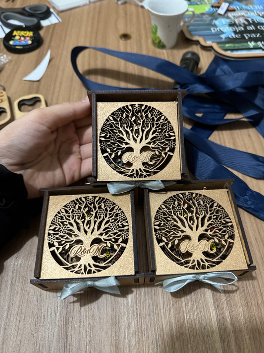 Boda souvenir cajas en madera con iniciales