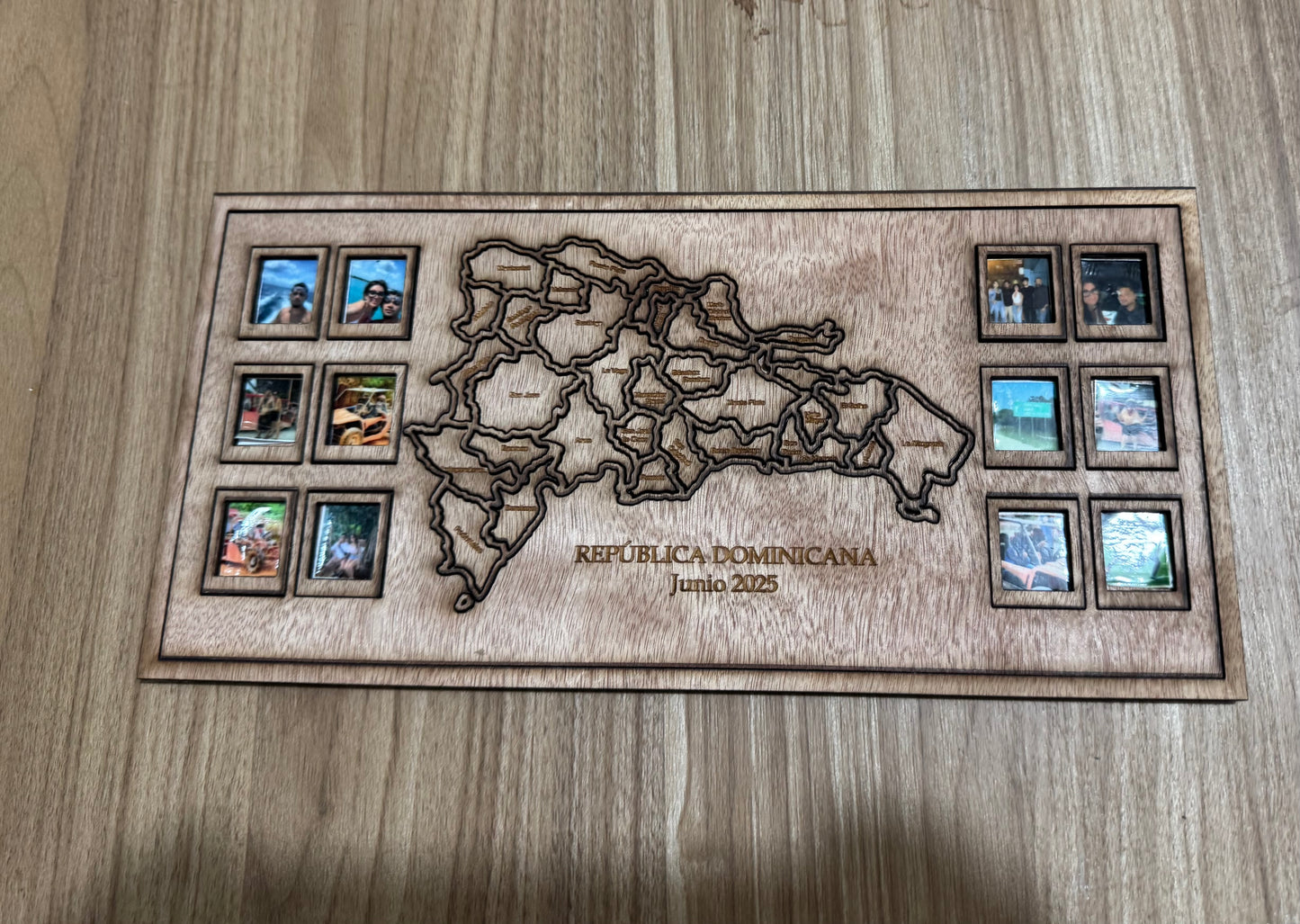 Mapa recuerdos pareja en madera personalizado