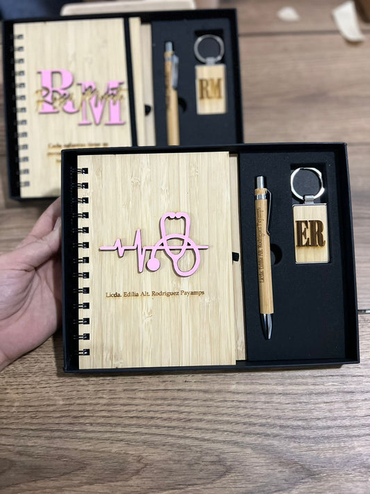 Personalizacion libreta lapicero y llavero en madera