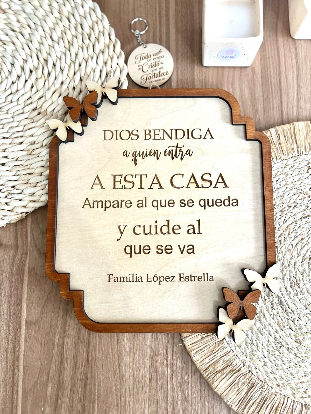 Colgante madera dios bendiga
