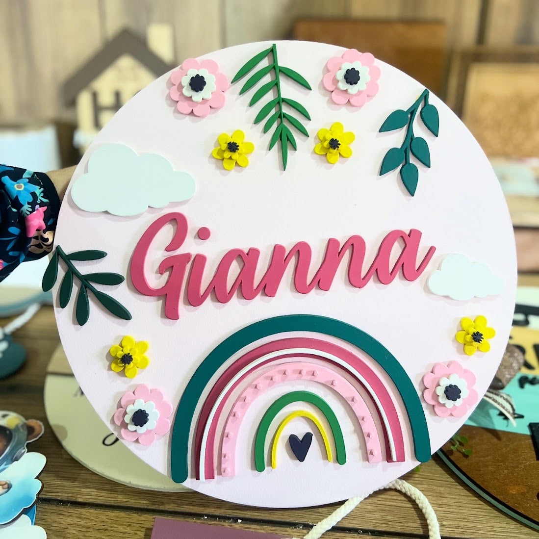 Variedad de colgantes personalizados para niña