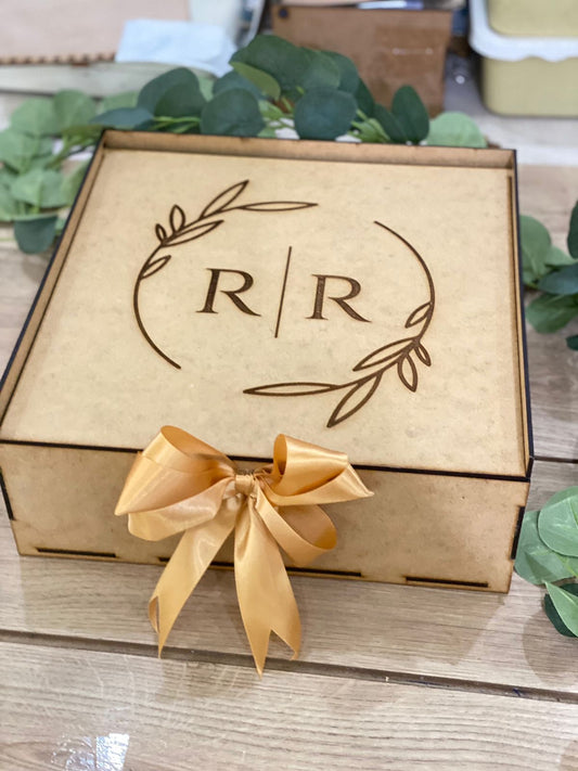 Caja para boda personalizada en madera Santo Domingo