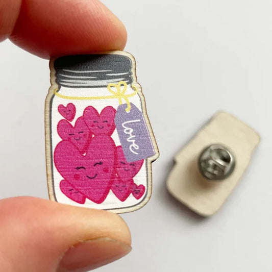 Pin de madera ilustrado a todo color para regalo