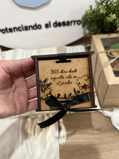 Caja madera aniversario personalizada