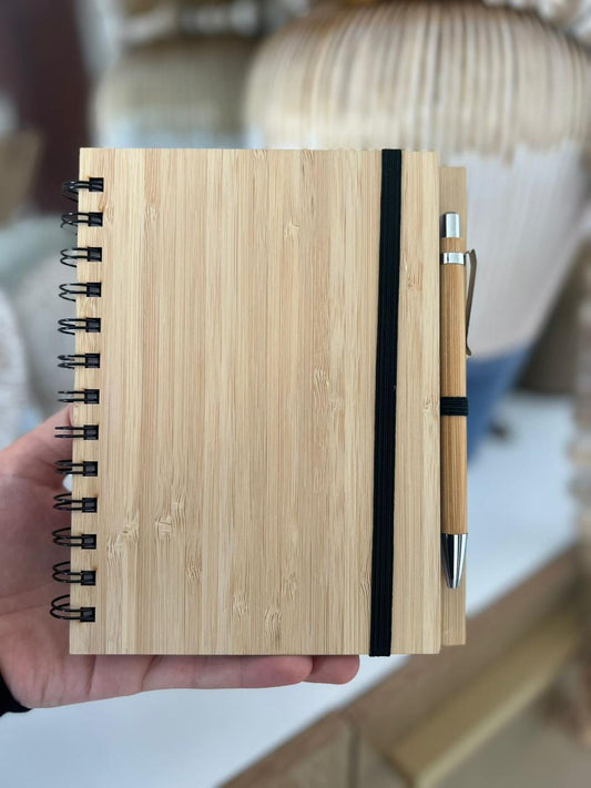 Libreta grabada en madera