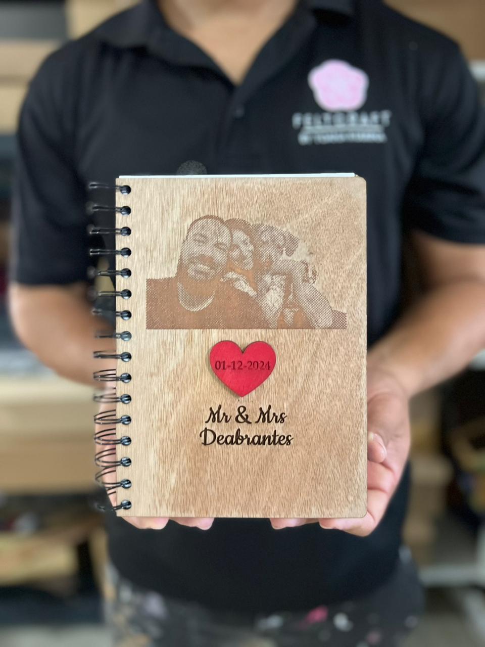 Libreta personalizada en madera