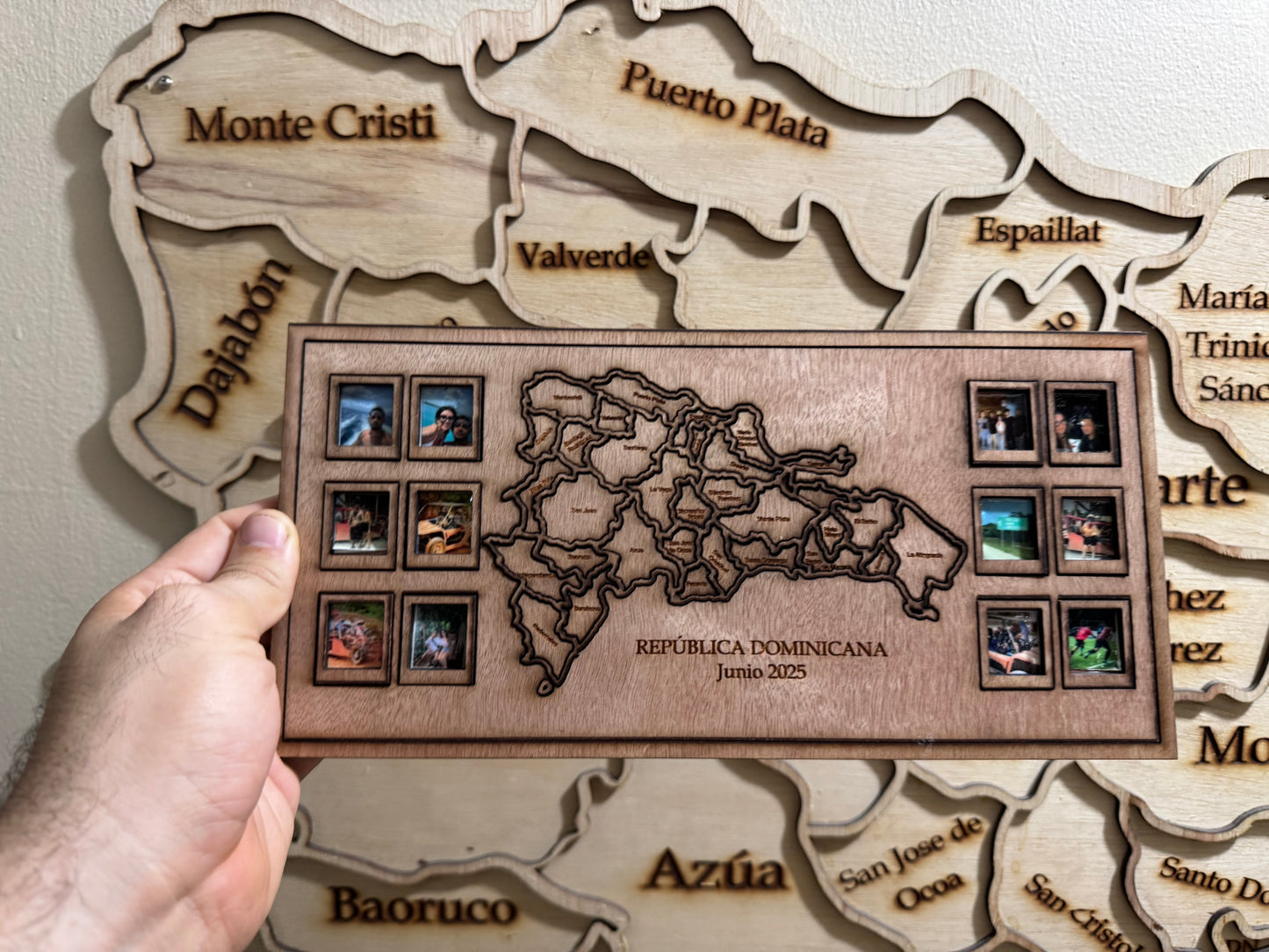Mapa recuerdos pareja en madera personalizado