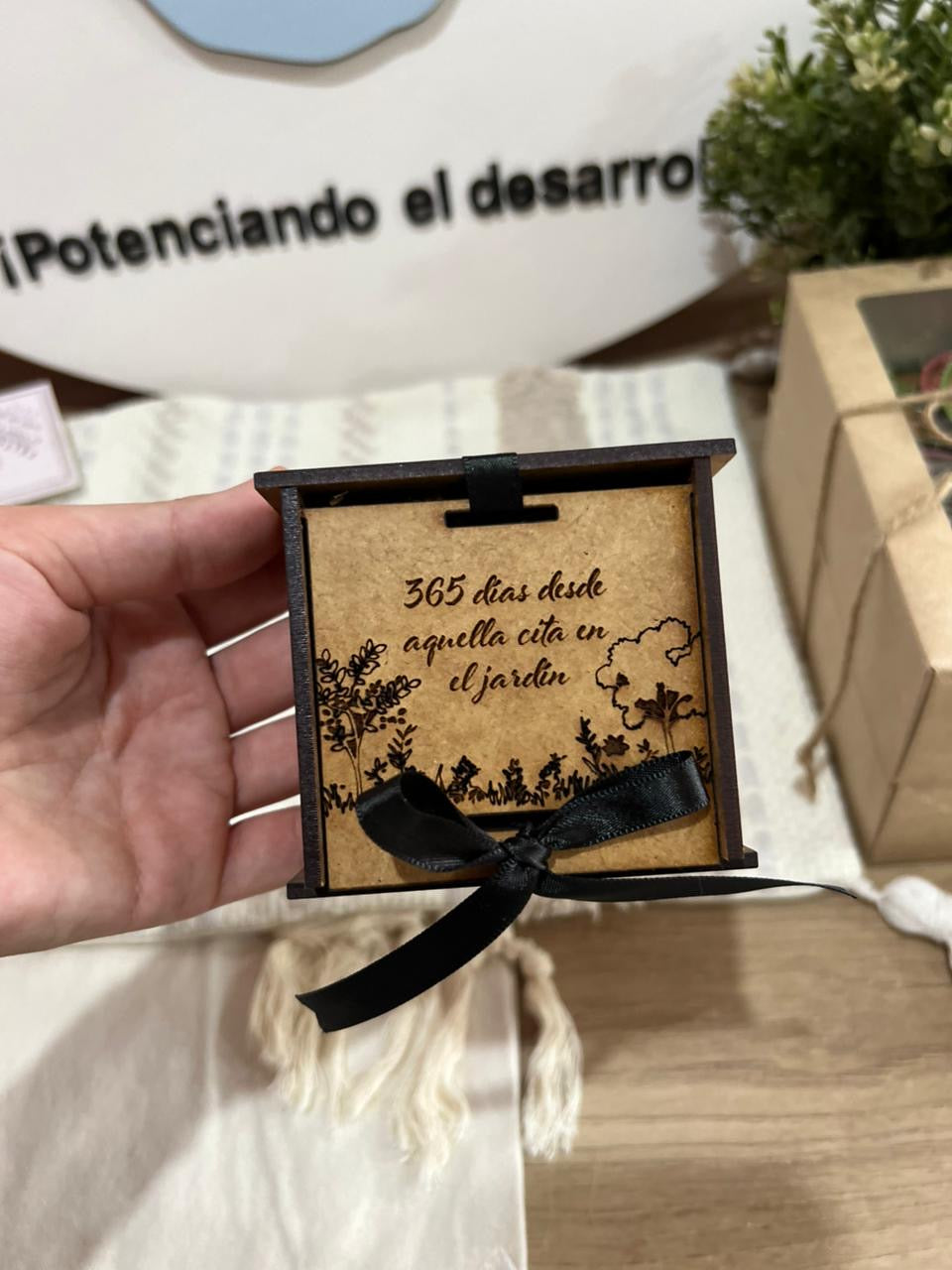 Caja madera aniversario personalizada