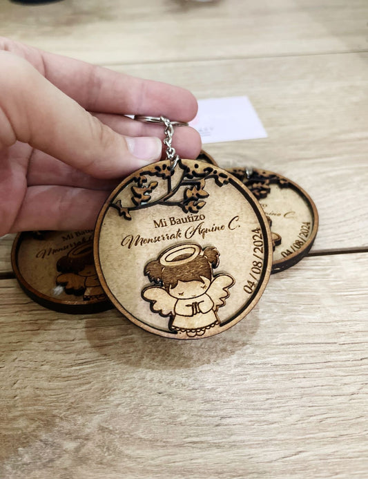 Llavero personalizado en madera para regalo de bautizo o baby shower