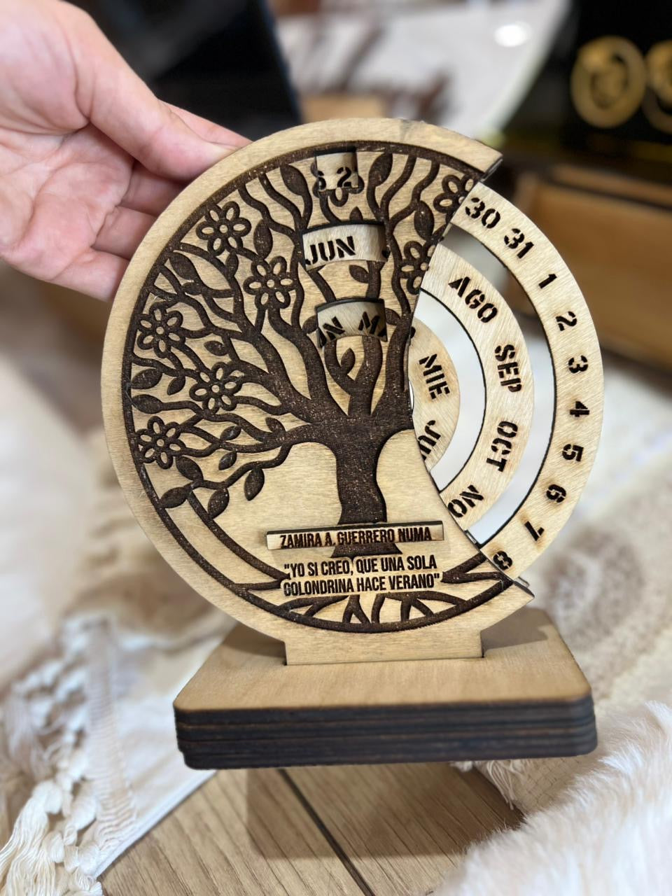 Calendario madera personalizado arbol republica dominicana