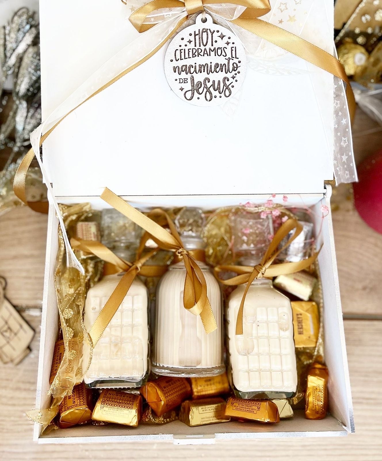 White Rectangular Ponche Christmas Box