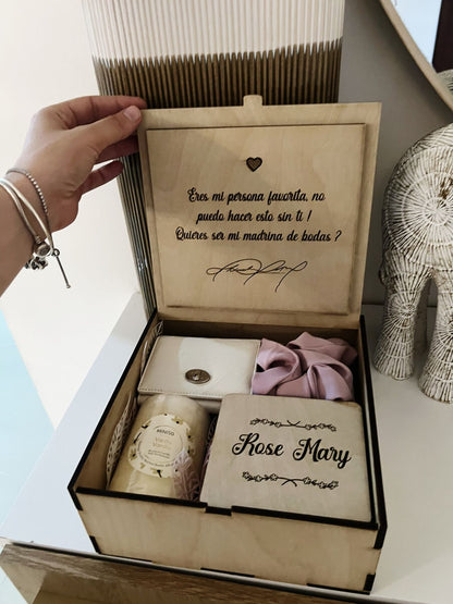 Caja de regalos personalizada en madera
