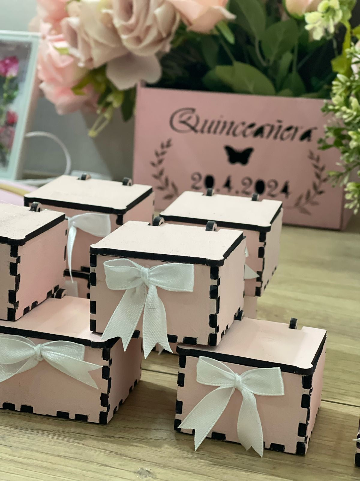Baby Shower pink gift box