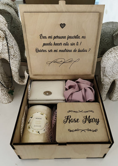 Caja de regalos personalizada en madera
