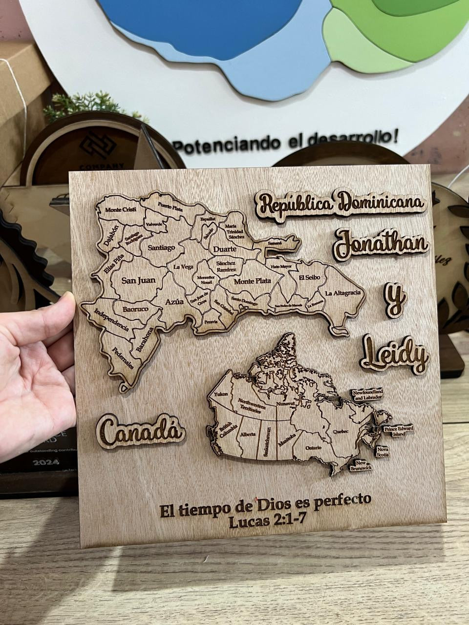 Cuadro con mapa personalizado de madera para regalo