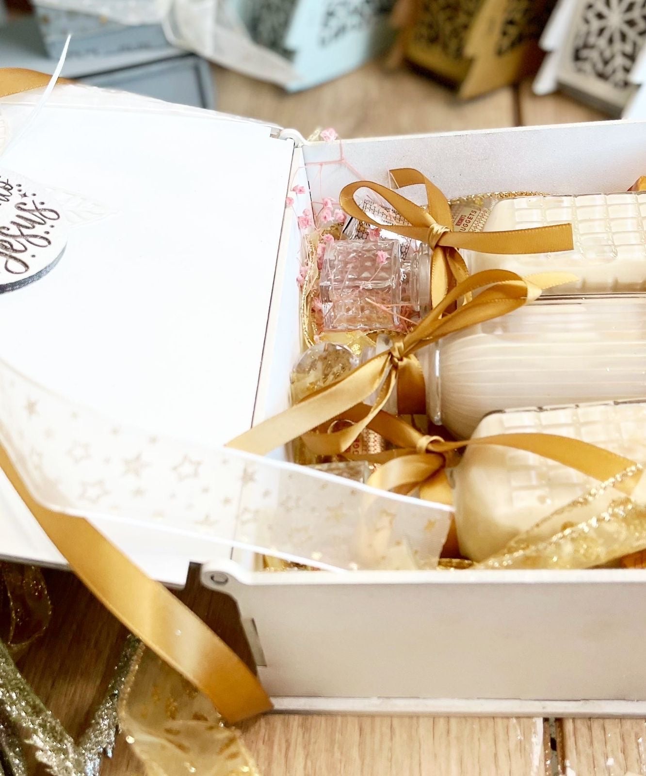 White Rectangular Ponche Christmas Box