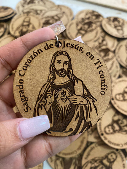 Llaveros cristianos en madera personalizados