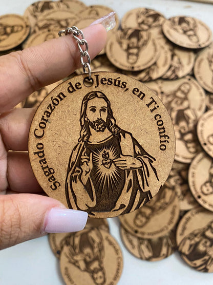 Llaveros cristianos en madera personalizados