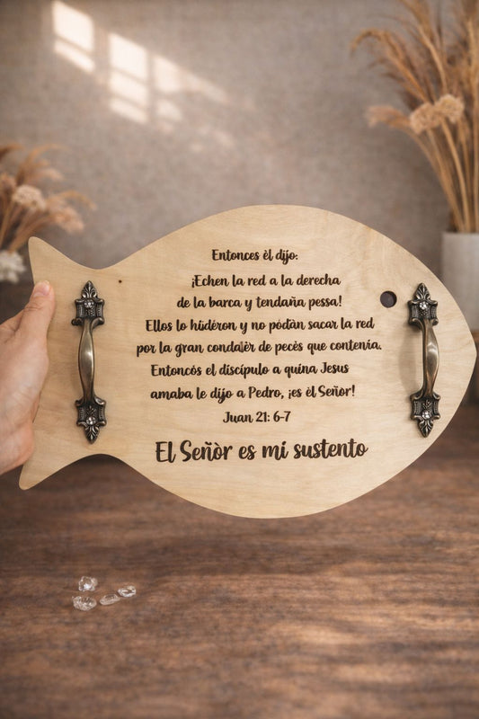 Tabla de embutidos personalizada en madera grabada