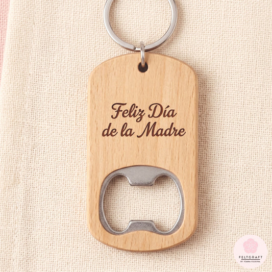 Destapador en madera grabado