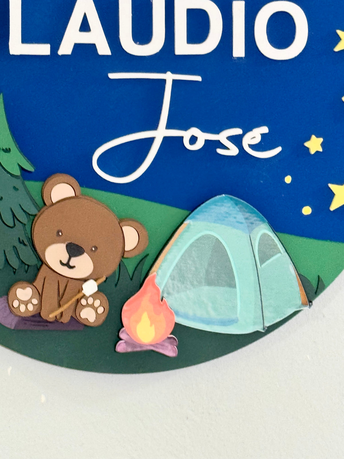Colgante safari de osito y pino para bebe