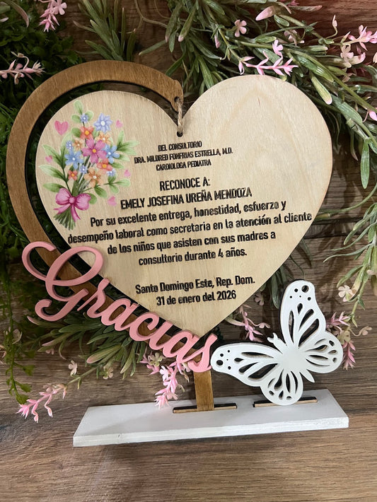 Reconocimiento en madera tipo corazon