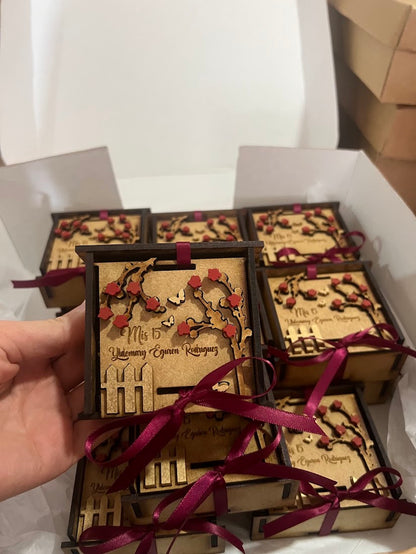 Cajita souvenir para eventos en madera personalizada
