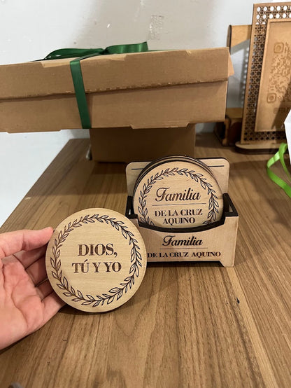 Porta vasos personalizados para familia en madera