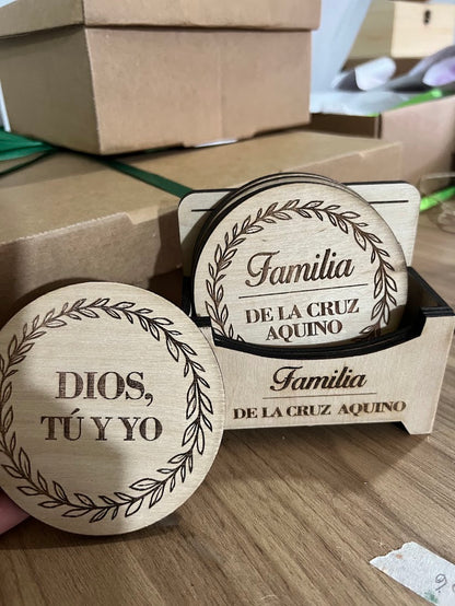 Porta vasos personalizados para familia en madera
