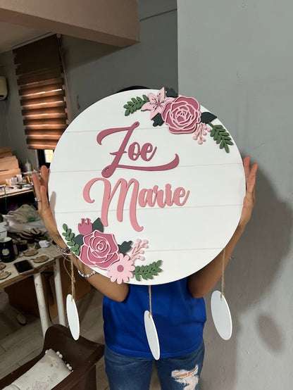 Colgante floral personalizado en madera