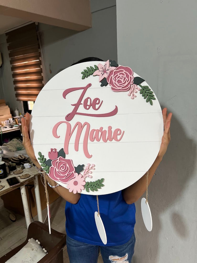 Colgante floral personalizado en madera