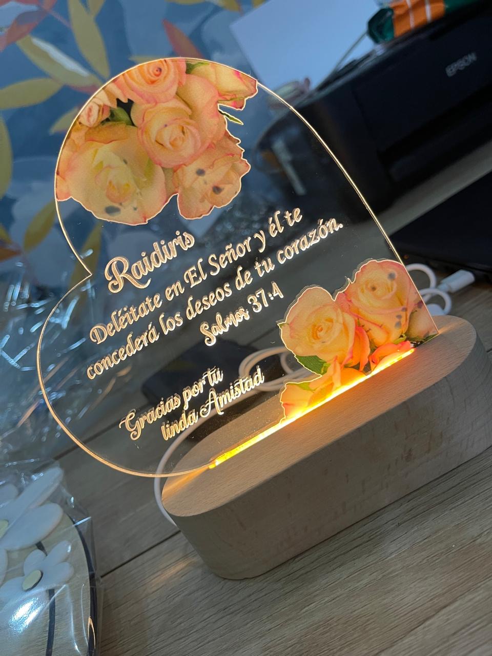 lampara led personalizada en madera souvenir