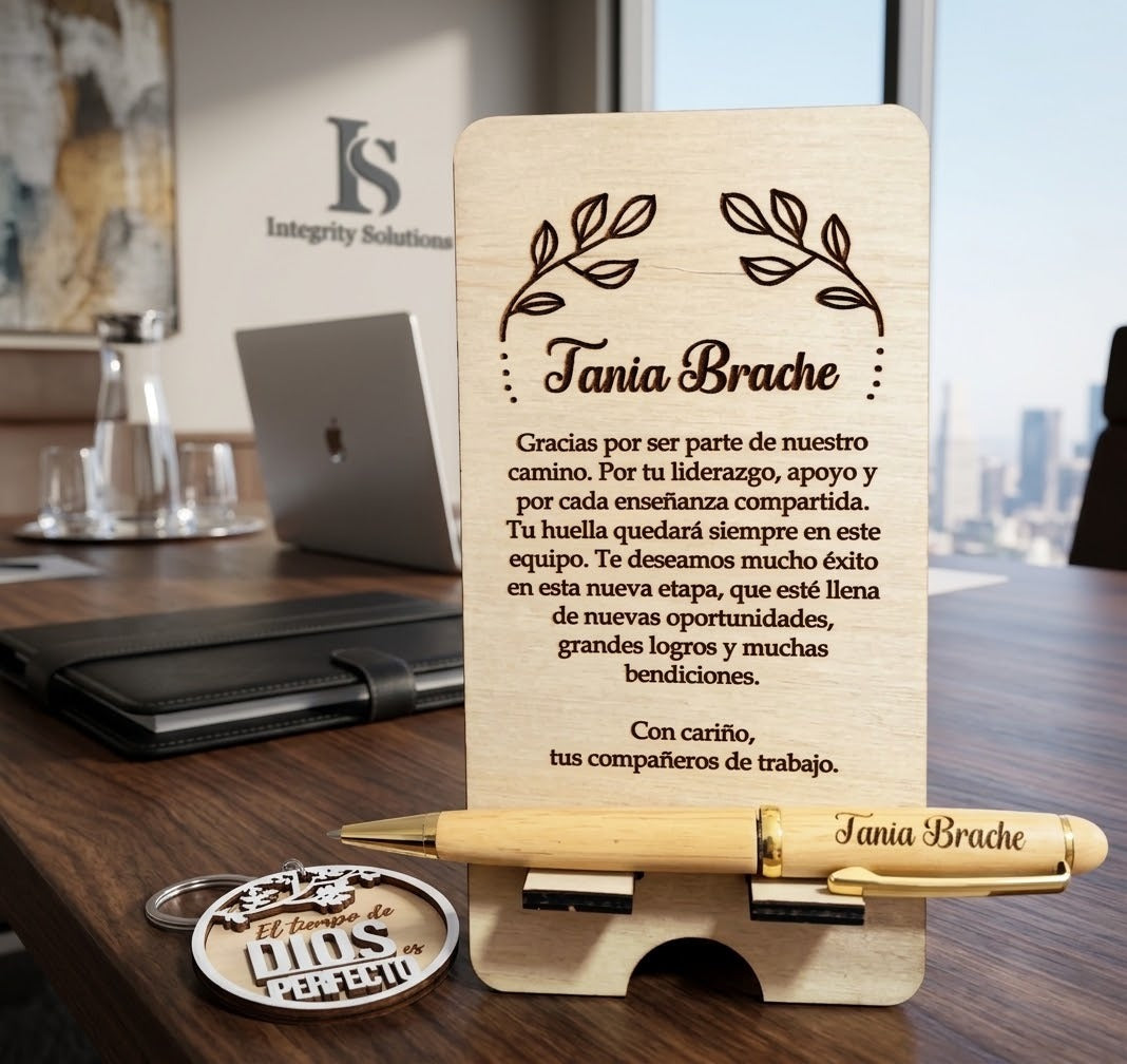 Porta celular personalizado grabado en madera