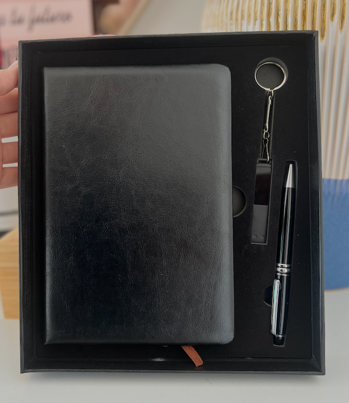 Set Ejecutivo Premium Cuero: Libreta, USB, Porta-credencial y Bolígrafo
