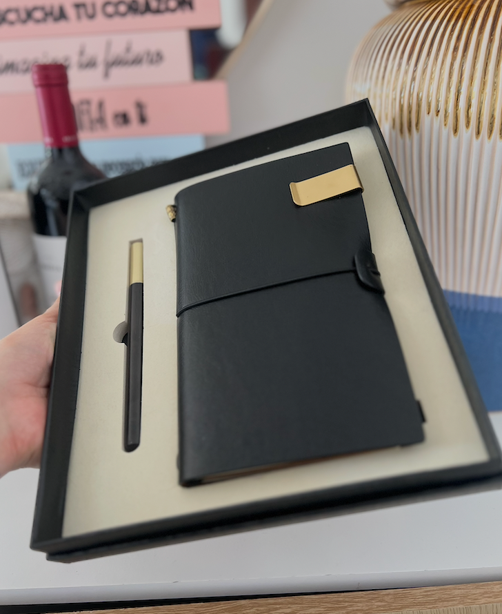 Set Ejecutivo Compacto Libreta y Bolígrafo con Detalles Dorados