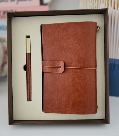 Set Ejecutivo Vintage: Libreta Cuero Cognac y Bolígrafo de Madera