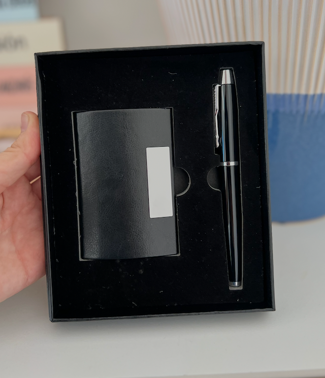 Set Ejecutivo Básico: Tarjetero y Bolígrafo Personalizado