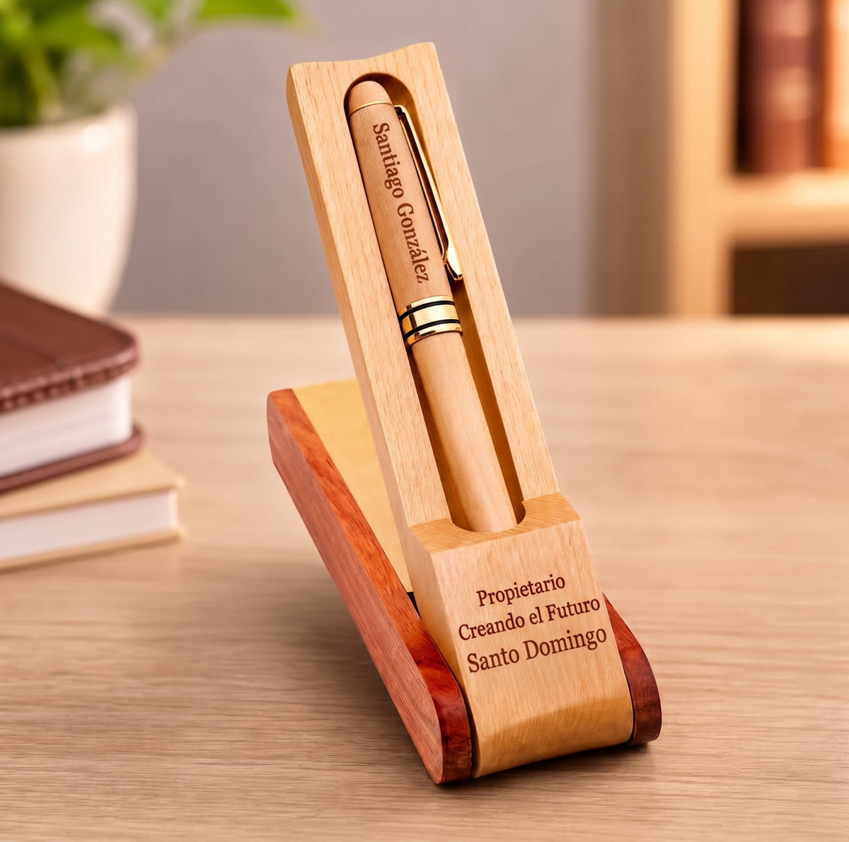 Bolígrafo de Madera Personalizado con Base de Escritorio Grabada