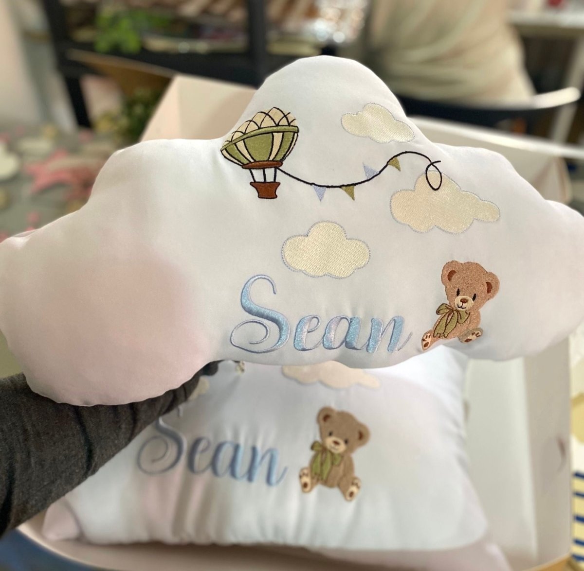 Almohada con diseño de oso y nubes personaloizada para regalo de bebé - Felt Craft RD