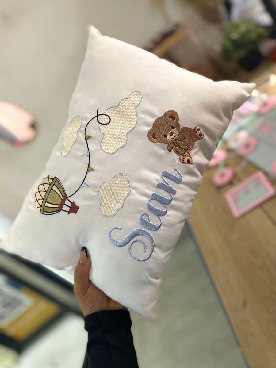 Almohada con diseño de oso y nubes personaloizada para regalo de bebé - Felt Craft RD