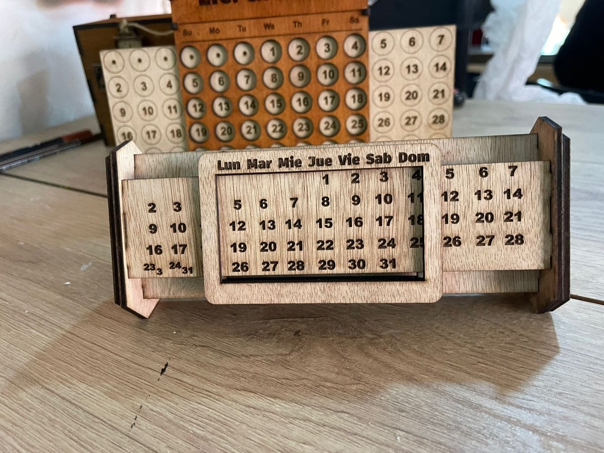 Big Wooden calendar - Felt Craft RD