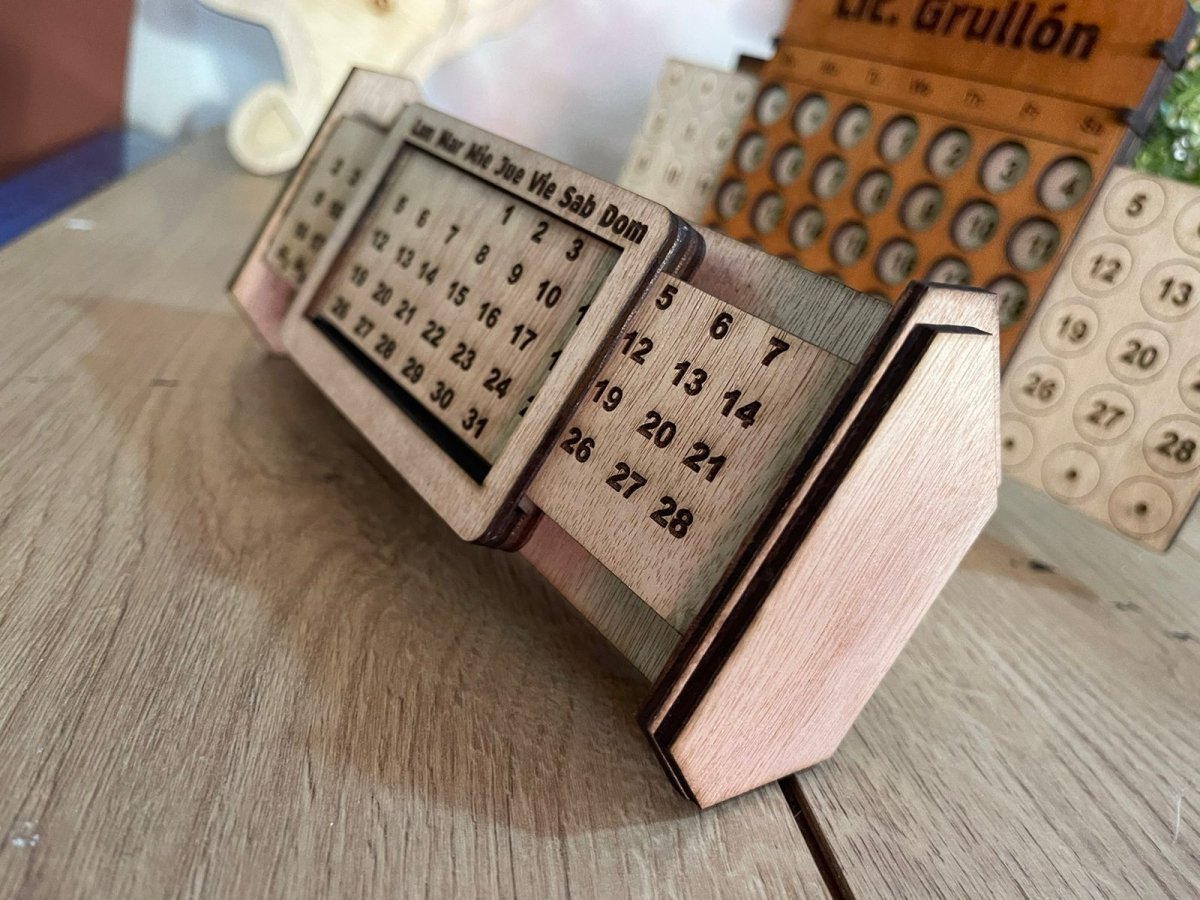 Big Wooden calendar - Felt Craft RD