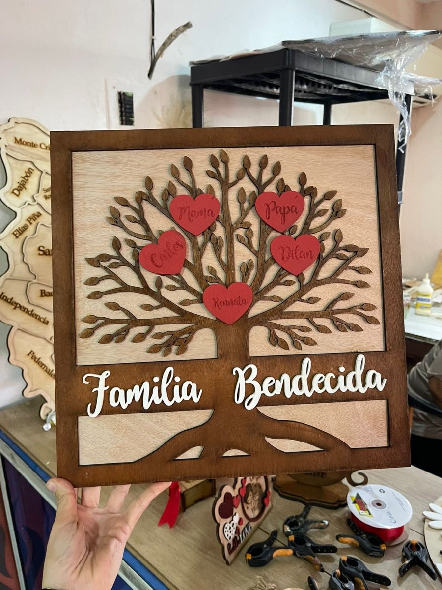 Colgante familiar en madera personalizado