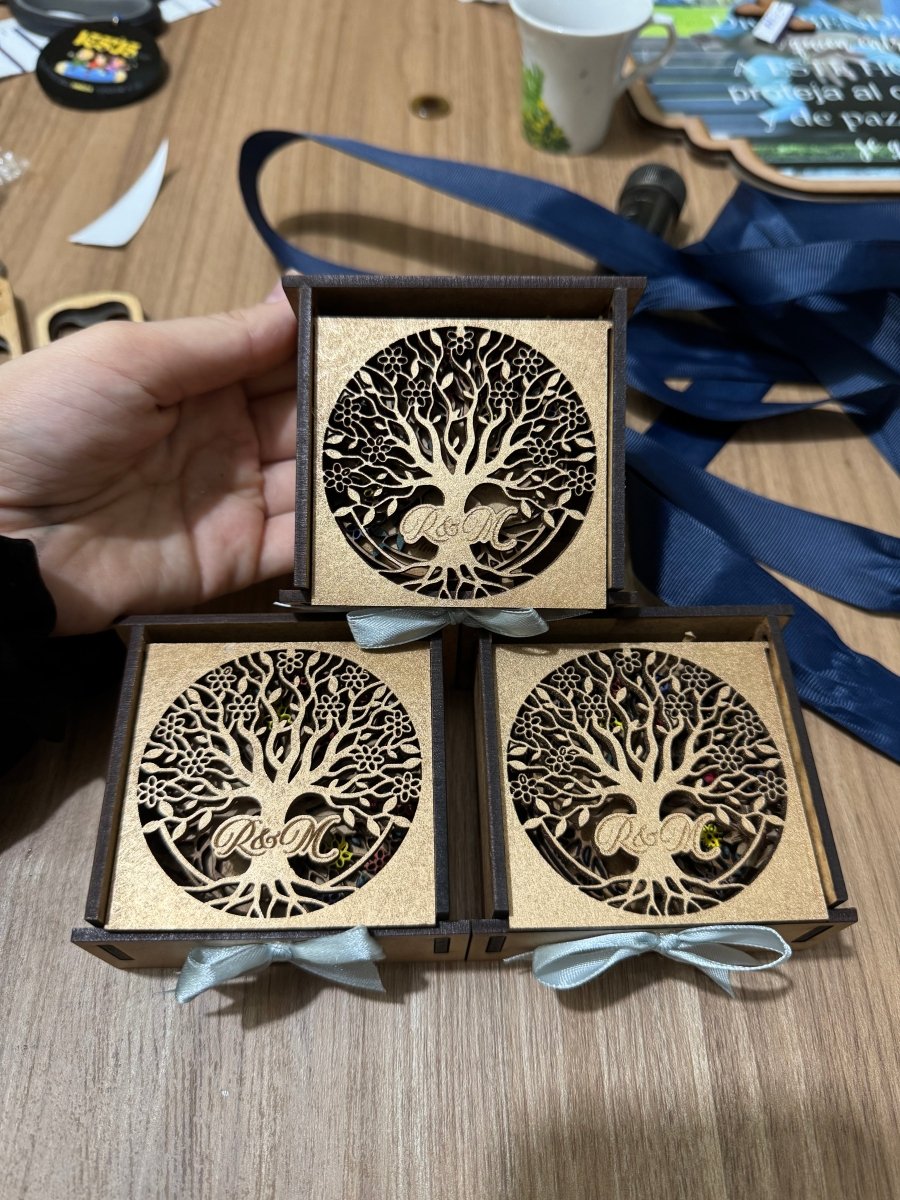 Boda souvenir cajas en madera con iniciales - Felt Craft RD