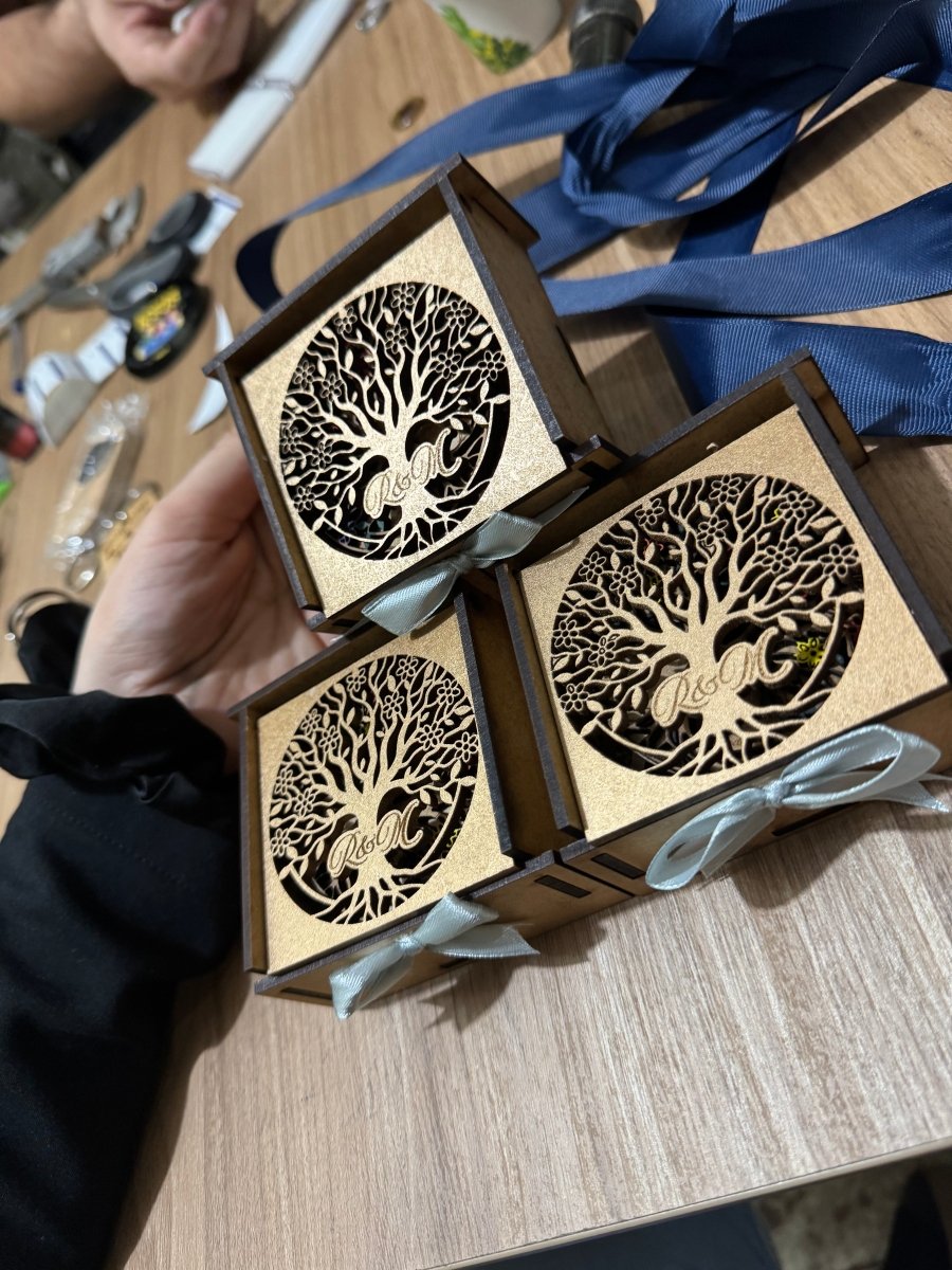 Boda souvenir cajas en madera con iniciales - Felt Craft RD