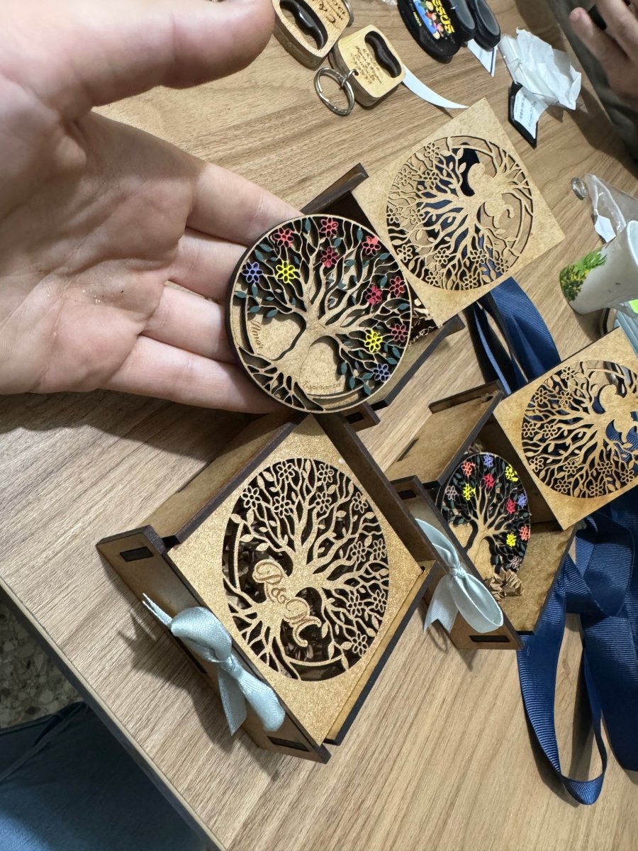 Boda souvenir cajas en madera con iniciales - Felt Craft RD